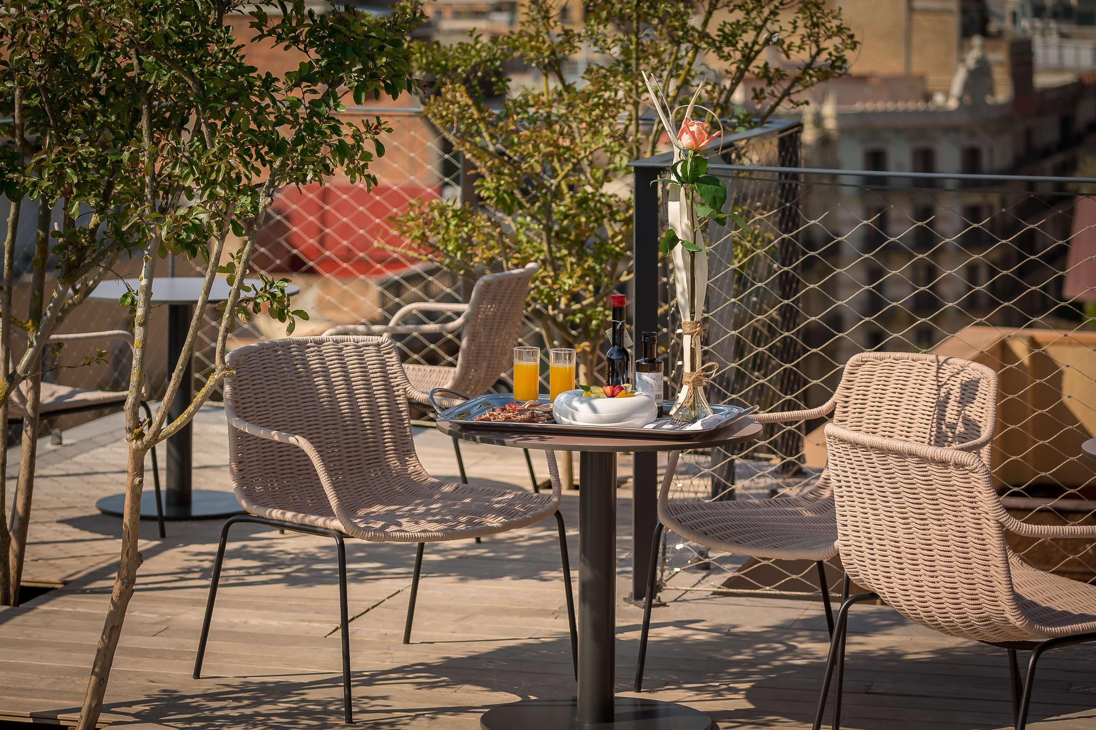 Ohla Eixample Hotel Барселона Екстериор снимка The rooftop terrace
